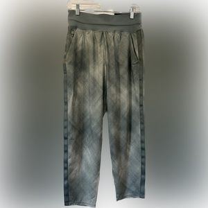 Athleta Nolita Slim Tapered Crop Pants Size 8 Green Print